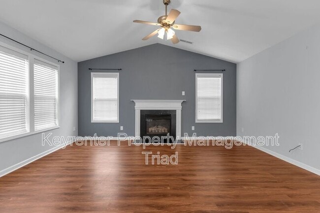 Building Photo - 540 Lake Way