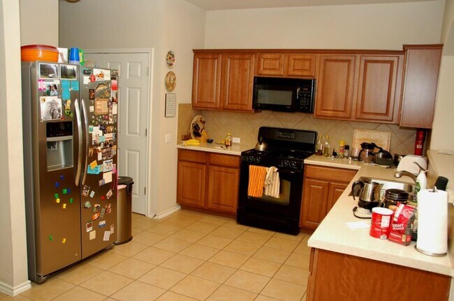 Foto del edificio - 3229 Long Day Dr