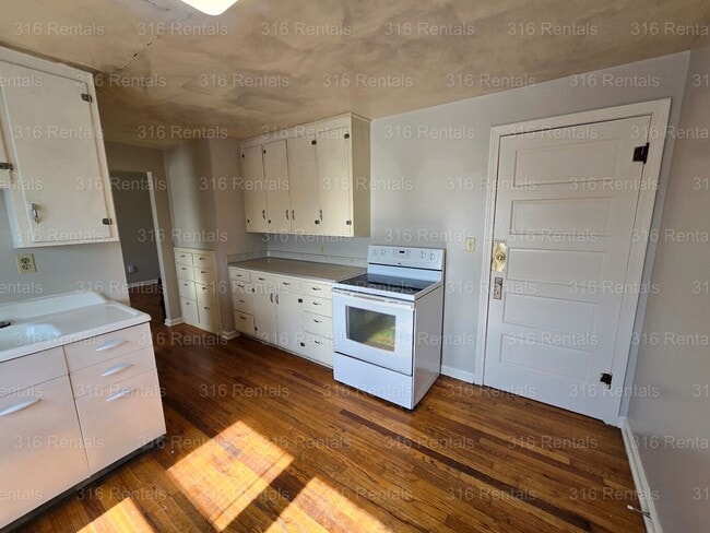 Building Photo - $550 - 1 bed 1 bath - Multi-Family