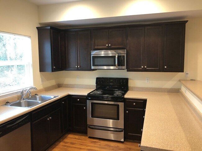 Foto del edificio - 3 Bed 2 Bath Single Family Home - Students Welcome!