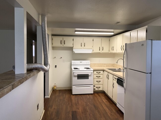 Building Photo - 451 E 5600 S