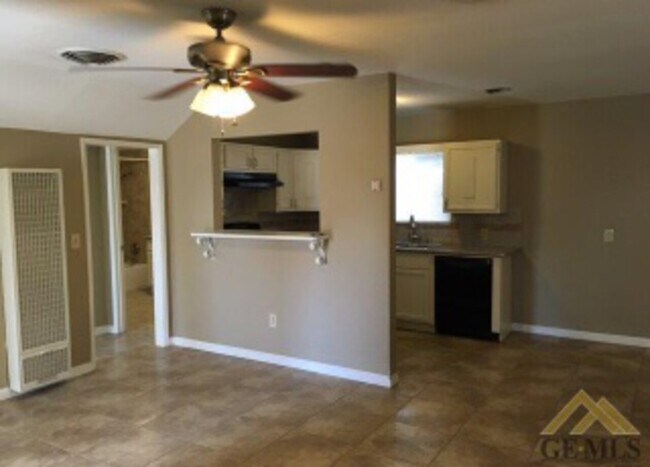 Foto del edificio - Oildale Home