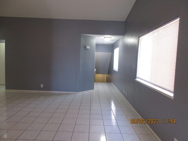 Foto del edificio - 8004 Celestial Ave