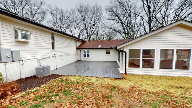 Building Photo - 609 Clematis Dr
