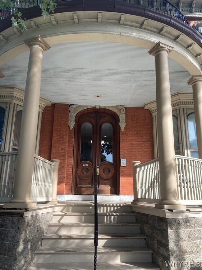 Building Photo - 441 Franklin St