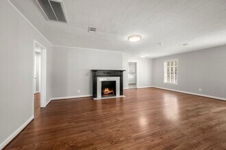 Building Photo - 6438 Pinehurst Dr