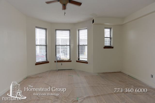 Building Photo - 906 W Montrose Ave