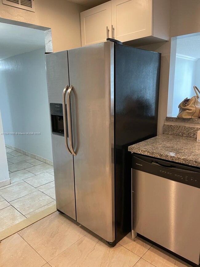 Foto del edificio - 9143 SW 77th Ave