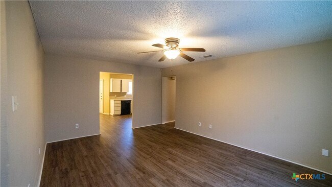 Building Photo - 2302 Traverse Dr