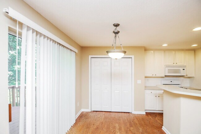 Foto del edificio - 5804 Tree Fern Ct