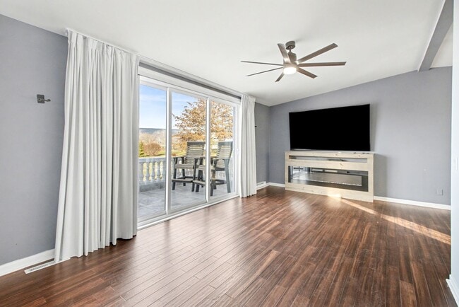 Building Photo - Beautiful updated Country Home