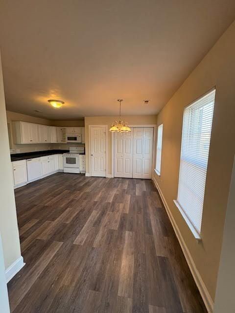 Foto del edificio - 325 S Square Dr