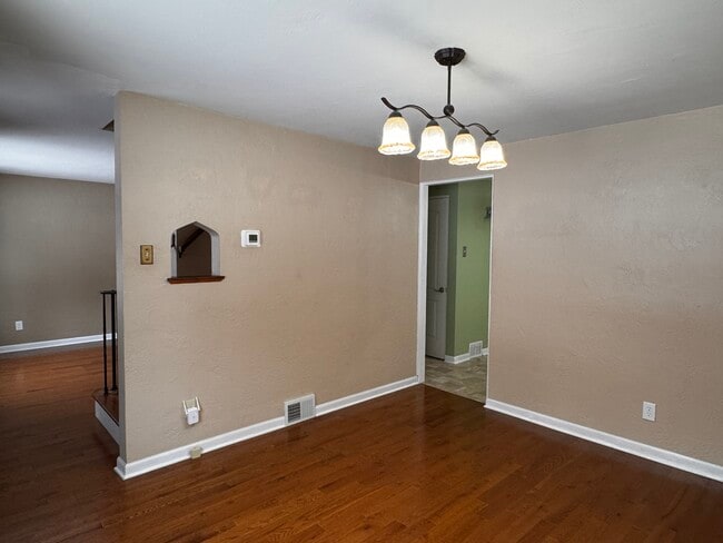 Foto del edificio - 849 Kewanna Ave