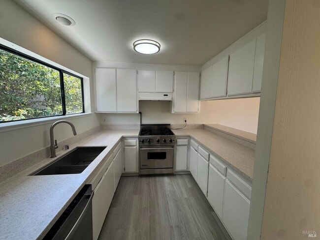 Building Photo - 28 Arana Cir