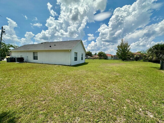 Building Photo - Three-Bedroom House with a Fenced Yard!