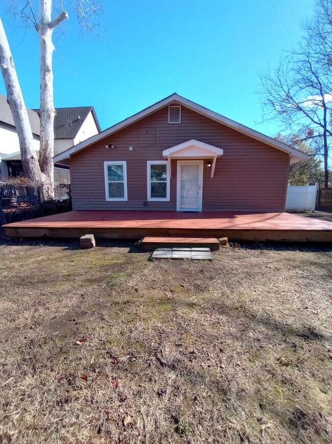 Building Photo - 5519 Saint Elmo Avenue, Chattanooga, TN 37409