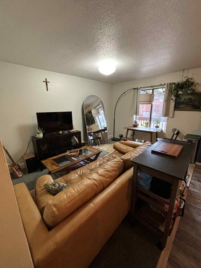 Building Photo - 332 E Main St