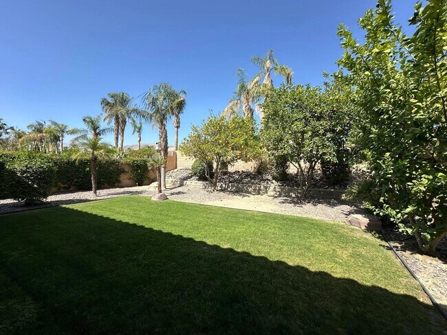 Foto del edificio - 40589 Palm Ct