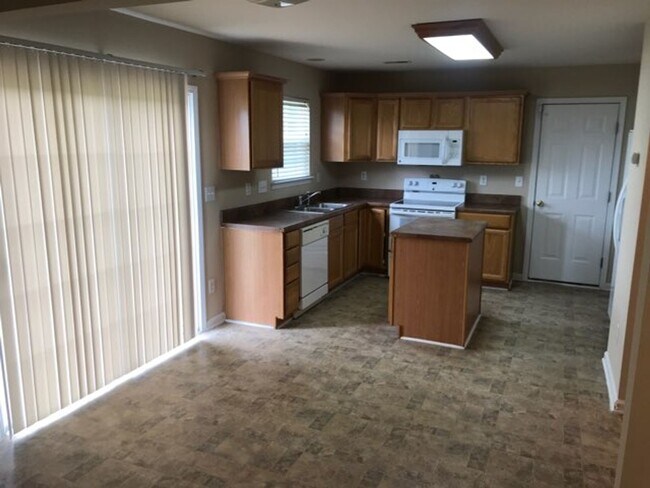 Foto del edificio - Spacious 4-bedroom home