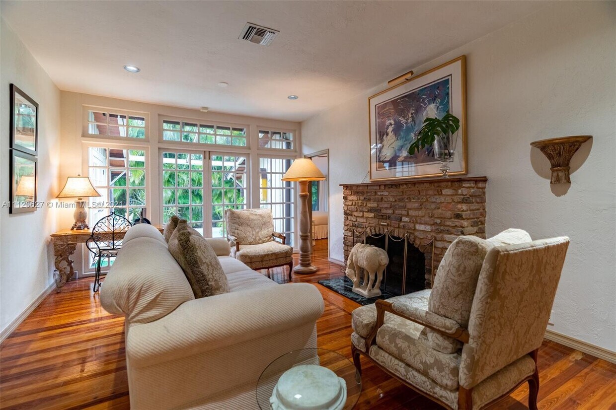 Foto principal - 3670 Avocado Ave