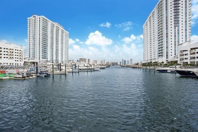 Building Photo - 17301 Biscayne Blvd