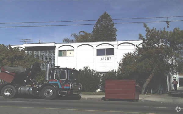 Foto del edificio - 12737 Vanowen St