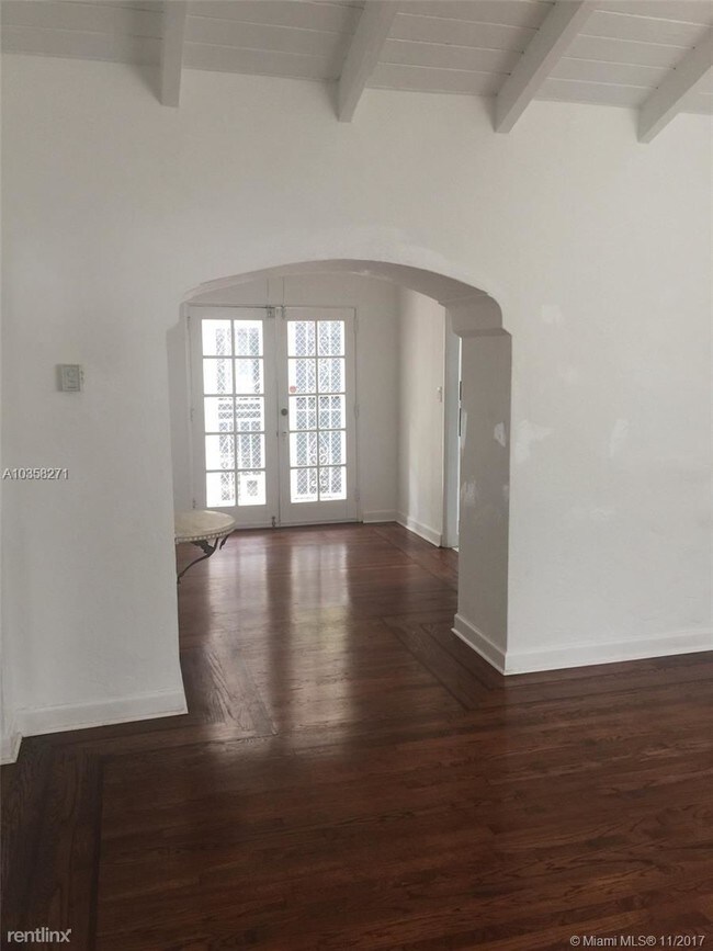 Foto del edificio - 626 NE 69th St