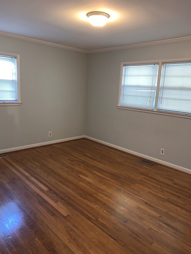 Foto del edificio - AVAILABLE MID-JUNE!