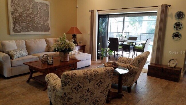 Building Photo - 392 Lakeview Terrace