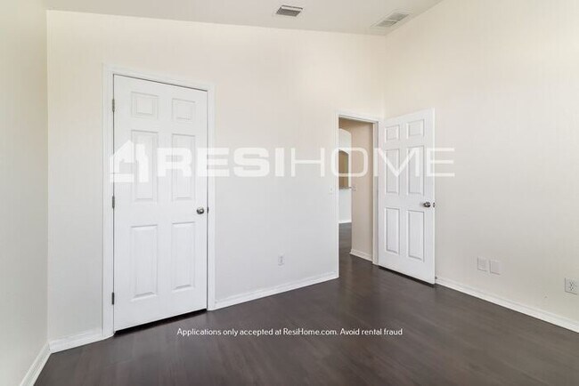 Foto del edificio - 166 Argyle Gate Loop Rd