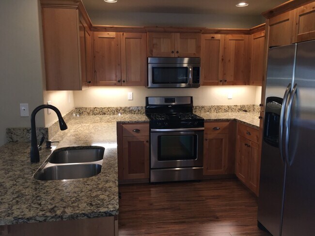 Building Photo - 3 Bedroom 2.5 Bath Home in SE Bend