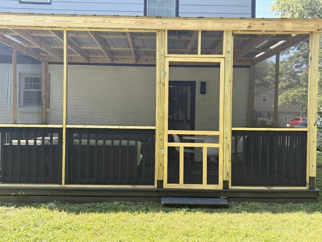 Building Photo - 4880 Barclay Square Dr