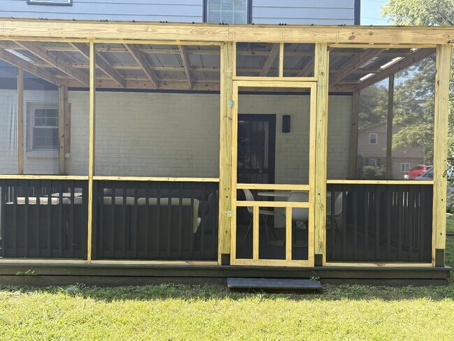 Foto del edificio - 4880 Barclay Square Dr