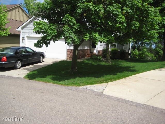 Building Photo - 31160 Columbia Dr
