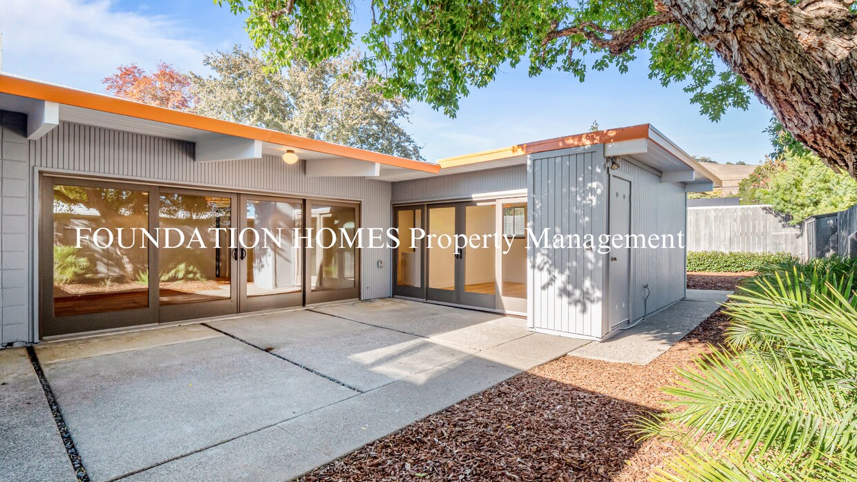 Primary Photo - Newly Remodeled Eichler - A/C - 2 Car Gara...