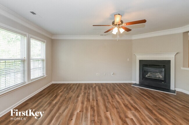 Building Photo - 10827 Glenluce Ave