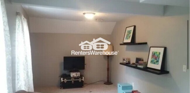 Building Photo - 752 Carroll Ave