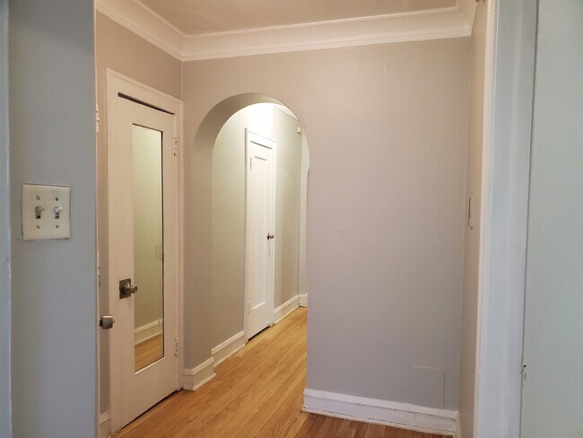 Foto del edificio - 8140 S Maryland Ave