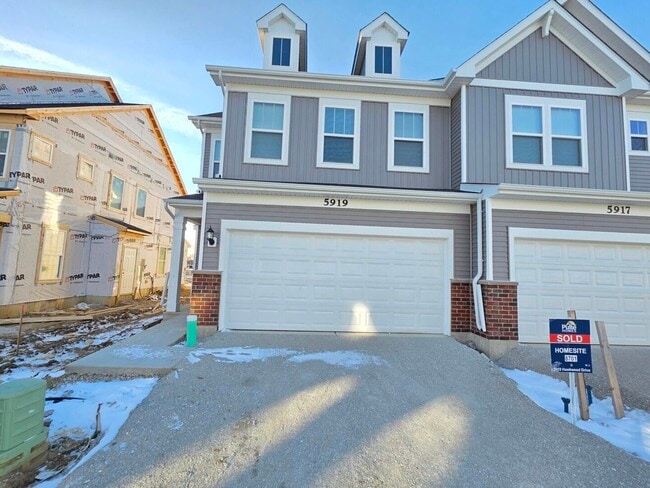 Foto del edificio - 5919 Hawkweed Dr