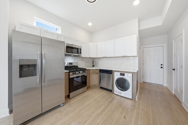 Foto del edificio - 2145 W 18th Pl