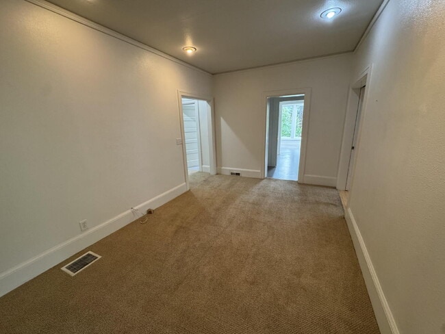 Photo - Spacious 2bed Plus Office, Single-level in Waverly Heights Apartment