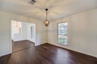 Building Photo - 5930 Miller Valley Dr