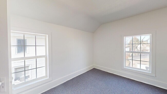 Building Photo - 109 W Ely St