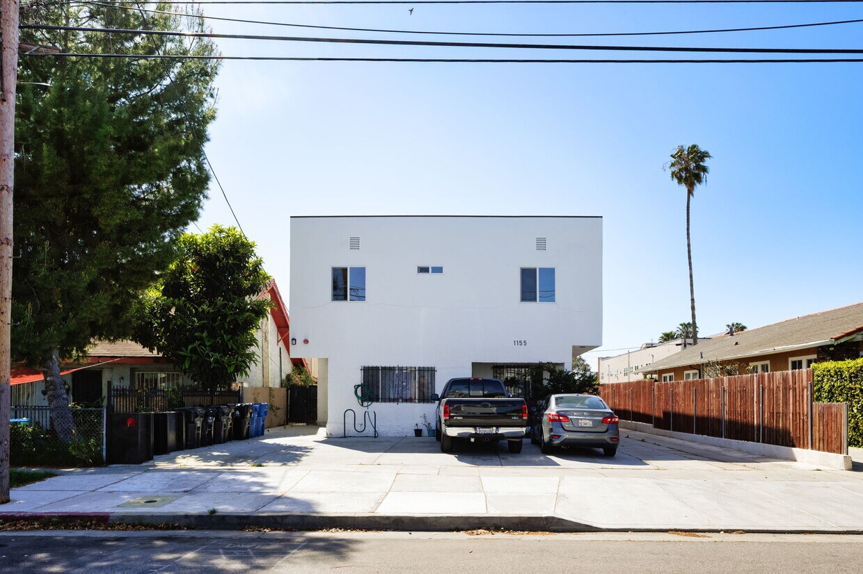 Foto principal - 1155 N Ardmore Ave