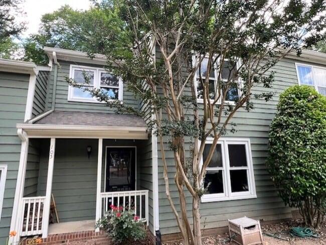 Building Photo - 105 Weathersfield Drive - 1
