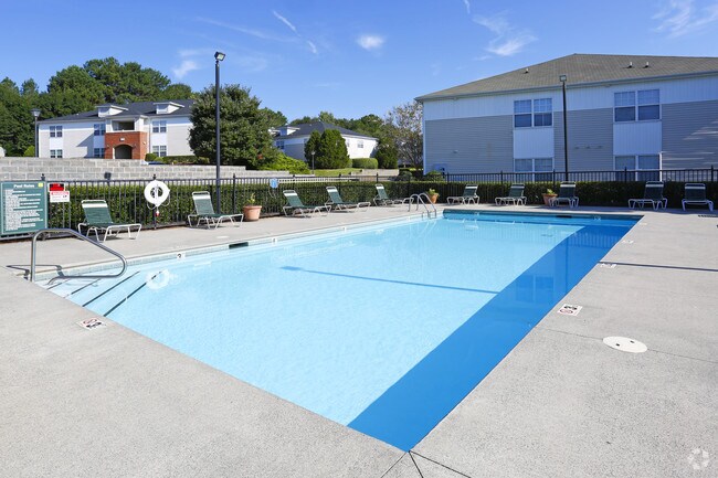 Piscina - Lawyers Ridge Apartments