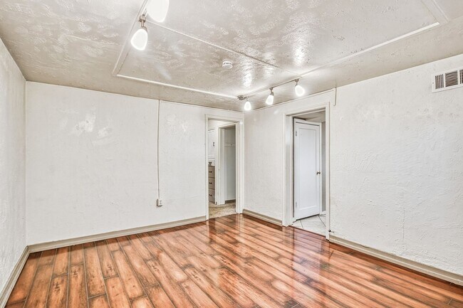 Building Photo - 1463 E 2700 S