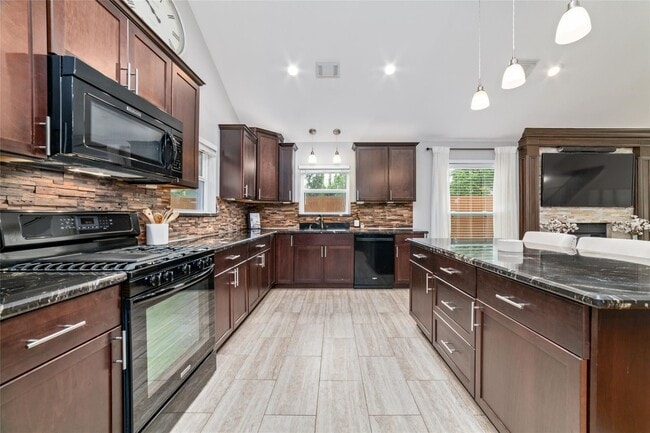 Building Photo - 13019 Lentando Dr