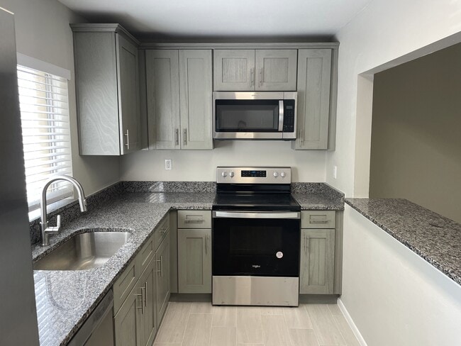 Photo - 602 Orange Dr Townhome