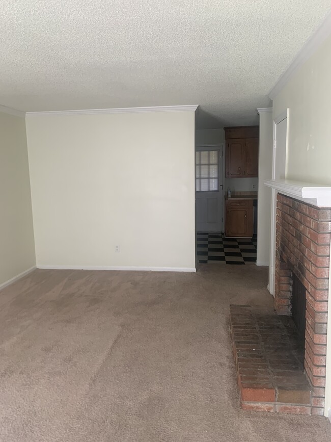 Living Room (Fireplace) - 1736 Springwoods Lake Dr